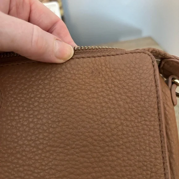 Tory Burch Tan Robinson Pebbled Leather Clutch Bag - Picture 11 of 12